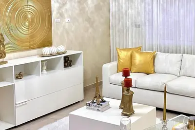 Image de Modern 2br near beach, dinning, and historic center, in the heart of the city