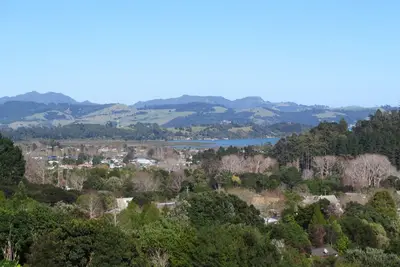 Image de Spacious clean & sunny home with fabulous views! 2. 7kms to town. Unlimited Wi-Fi