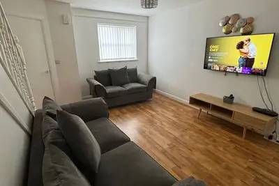 Home Sleeps5-Netflix-Parkg-Near City center/Etihad