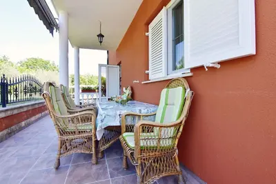 Image de Appartement de deux chambres avec la terrasse Valica, Umag (A-22453-b)