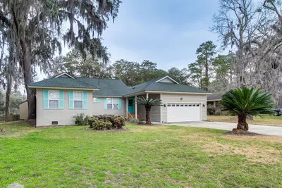 Image de Serene Savannah Retreat w\/ Waterfront Deck!