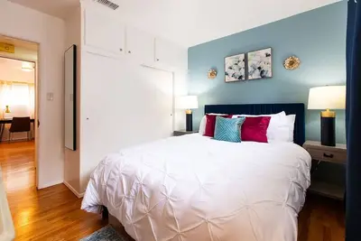 Image de Spacious Home Sleeps 6 Free Parking Laundry