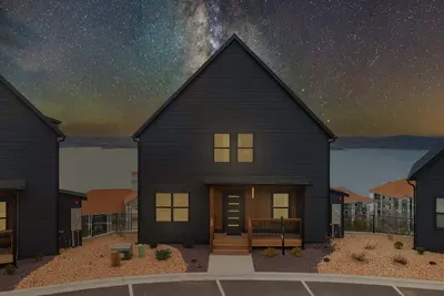 Image de Lakefront Luxury 9br Retreat—Pools & Hot Tub