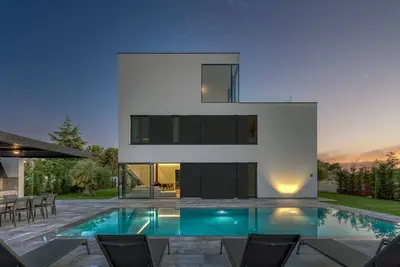 Image de Villa A in Fažana for 8 plus 2 persons with infinity pool only 100 meters from the sea
