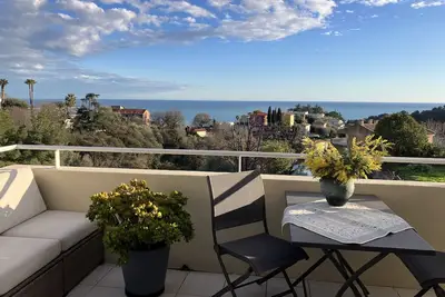 Image de Bel apartement lumineux avec vue mer- piscine dans la récidence!