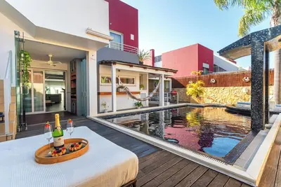 Host Wise - Luxurious House with Private Salt Pool