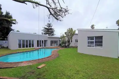 Image de 5hrs back up power, Aircon, Uncapped & unlimted Wifi, 5km from Blouberg beach.