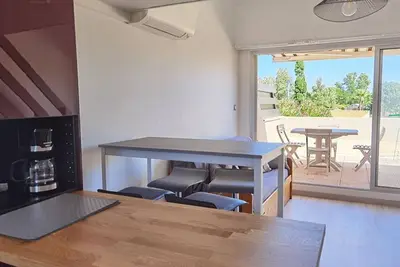 Image de Appartement Climatisé 2 Pièces avec Terrasse et Parking - Classé 2 Étoiles