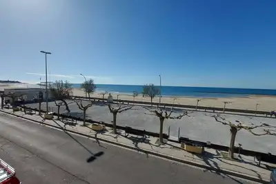 Image de Appartement 2 pièces climatisé en front de mer au Grau d'Agde avec terrasse et accès direct à la plage