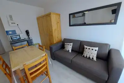 Image de Studio cosy à 80m de la plage avec jardin et jeux pour enfants