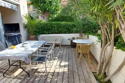 Image de Appartement climatisé 3 pièces, 6 pers, terrasse, Bbq, parking privé, à 100 m de la plage