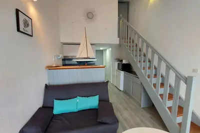 Image de Appartement climatisé 2 pièces à 160m de la plage avec terrasse, parking privé et proche commerces