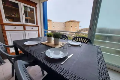 Image de Appartement climatisé 2p cabine, 50m de la plage, parking, loggia, équipements modernes
