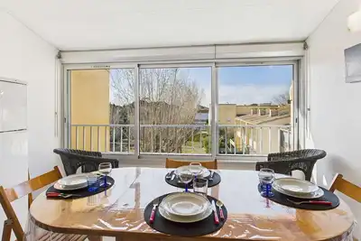 Image de Appartement T2 cabine climatisé, à 400m de la plage, proche commerces, 2ème étage, parking inclus