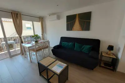 Image de Appartement lumineux rénové proche plage, climatisé, 5 couchages, parking inclus