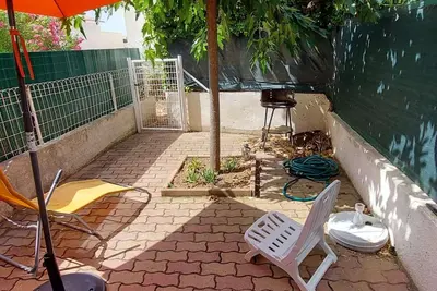 Image de Studio cabine Rdc, proche plage et commerces, terrasse, WiFi gratuit, park 1 voiture, 4 couchages