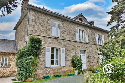 Image de Suite familiale paisible près de Lassay-les-Châteaux, randonnées et charme historique.