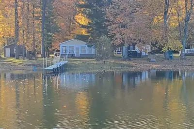 Image de Hide-a-way at Swan Lake: fishing, relaxing, and dog friendly.