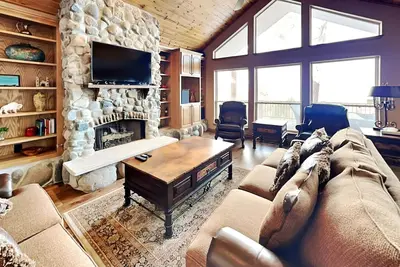Image de Scenic Wine Down | Luxe Mountain Retreat + Views & Hot Tub!