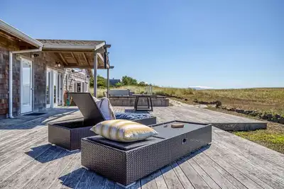 Image de Surf Pines Retreat- Oceanfront, Beach Access, Game Room, Ac