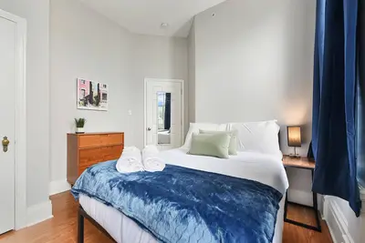 Image de City Living~ Close to all~ 5min Dt~ Close to all