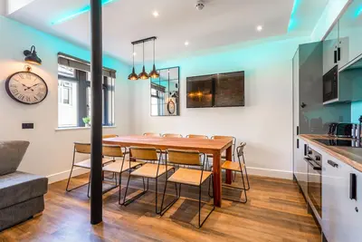 Pierview Pad - Party Pad that Sleeps 14 in Central Brighton - on the beach!