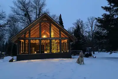 Image de Cabin on the water- escape to Sand Lake!