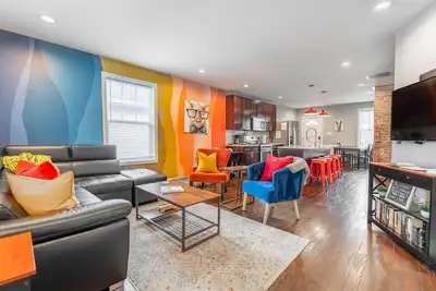 Image de Indy Gem - minutes to Downtown. Pet Friendly 🐶🐱