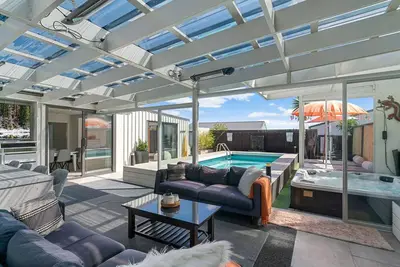Image de Sun Kissed Pool Villa - Mangawhai Holiday Home