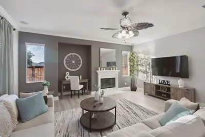 Image de 5br/3ba Home - King Beds - Fast Wifi by RedAwning