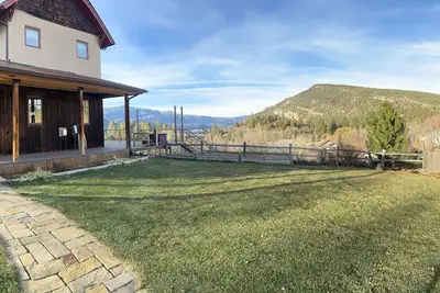 Image de Your Mountain Town Retreat Awaits! Close to Town, Trails and the Train!