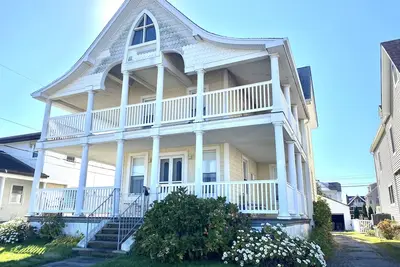 Image de Belmar 5 bedroom Victorian only 3 houses from the beach. Across from Silver Lake