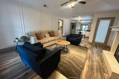 Image de Extended Stay: Backyard, Garage, Fireplace