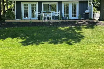 Image de Bayside cottage is our new Hamlin lake cottage. Complete with docks 50’ away.