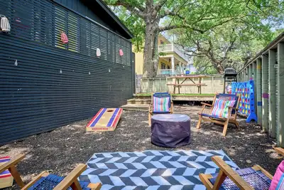 Image de No Cleaning Fee • Full Fenced-In Yard • All Pets Welcome