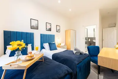 Image de 40% Off Monthly: Family & Work Relocations - Free Parking