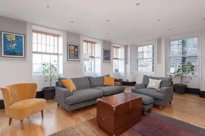 Image de Fantastic 2 bedroom property with astounding views of the famous Arthur Seat park.