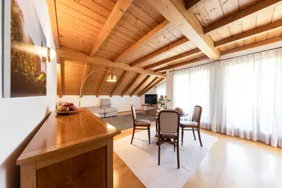 Image de Appartement réservé aux adultes \"Villa Bei Meran\" avec vue sur la montagne, Wi-Fi et climatisation