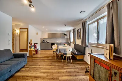 Image de Appartement 'Krämerhof Apt Peitlerkofel' avec vue sur la montagne, jardin partagé et Wi-Fi