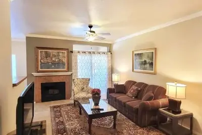 Image de Cozy 1 bedroom apartment/condo in the Foothills\n\n