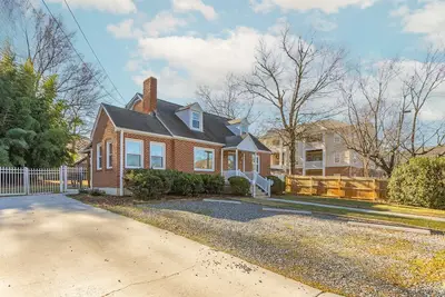 Image de Peaceful Bungalow Near Uncg, Coliseum, Koury, Cone, Aquatic Center Downtown