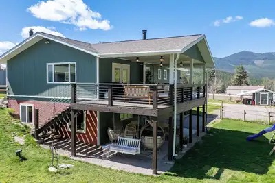 Image de Ultimate Friends & Family Getaway: Creek, Hot Tub, Pond & Games