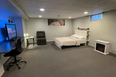 Image de Private Lower Suit with 2Bed+1Bath Located Close to UofM Mitt Keneston & Pembina