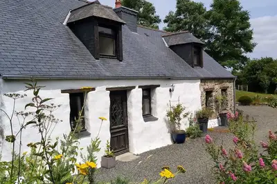 Image de Le Gîte \"les Sources de Guerzouil\" Vous Accueille Dans son bel Écrin de Verdure