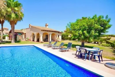 Image de Beautiful villa with lovely private pool. Lovely views over the golf course.