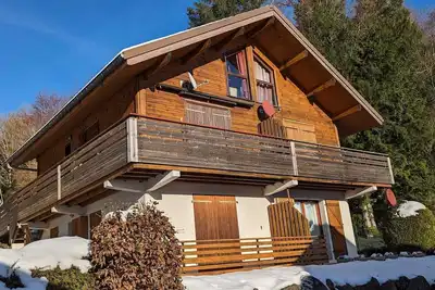 Image de Charmant F2 dans chalet avec une terrasse vue lac