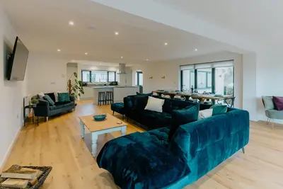 Image de Number 8 - a house that sleeps 8 guests in 4 bedrooms
