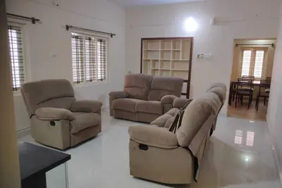 Image de 3 Bhk house near sanjay nagar, Bel road, M. S Ramaiah hospital, hebbal Bangalore