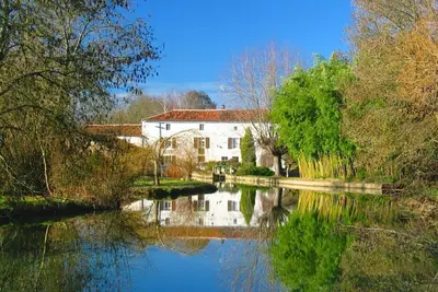 Image de Moulin Authentique avec Jardin Privé et Activités pour Familles et Amis en Bord de Rivière