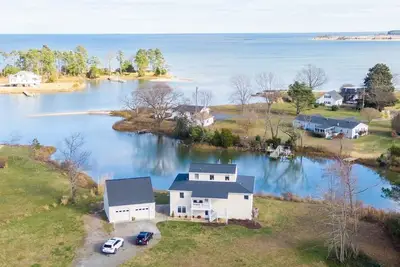 Image de Relax Waterfront Hot Tub, Game Room, Frisbee Golf